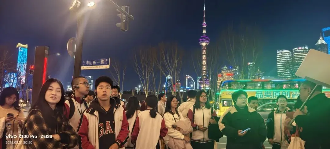 外滩的万国建筑群夜景