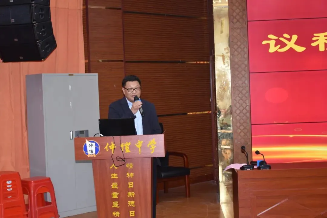 骆日平书记在教职工大会上发言