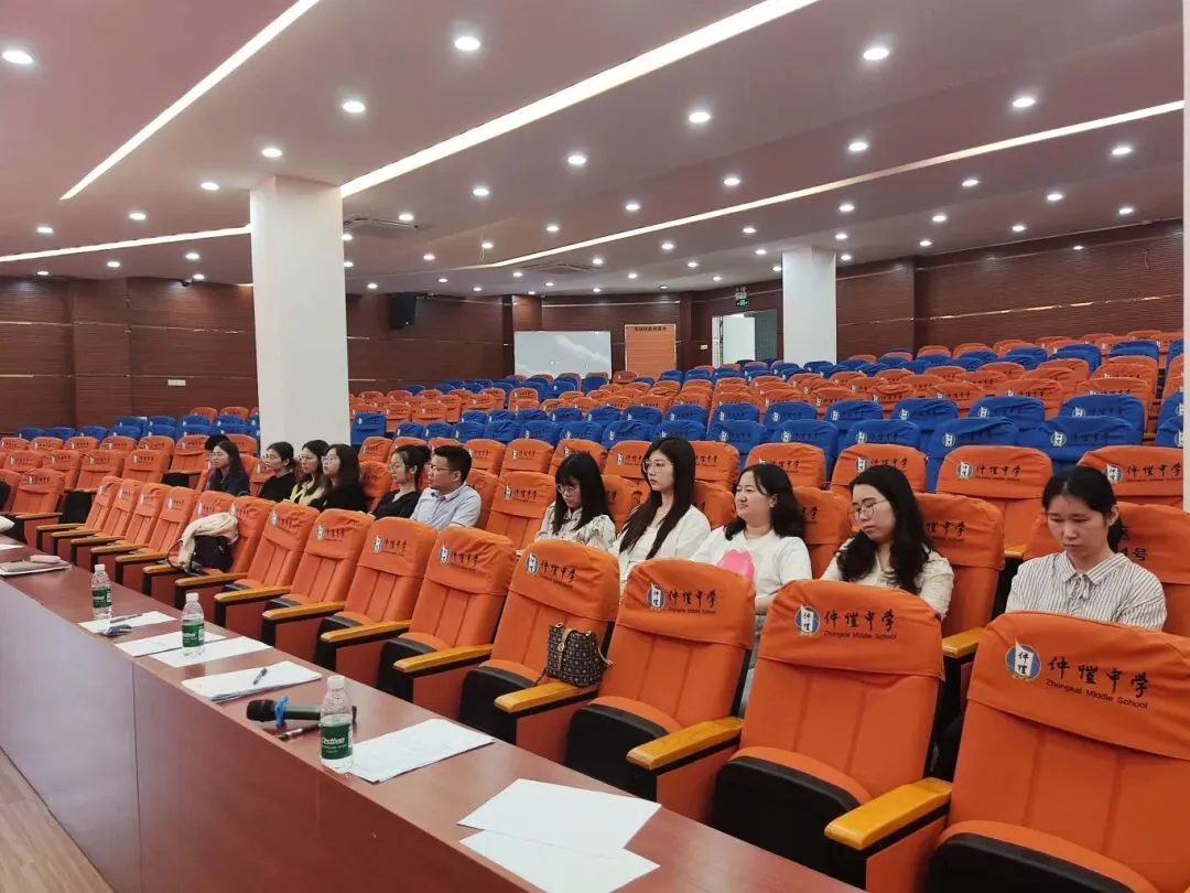 郭海滨副主任强调教科研的重要性