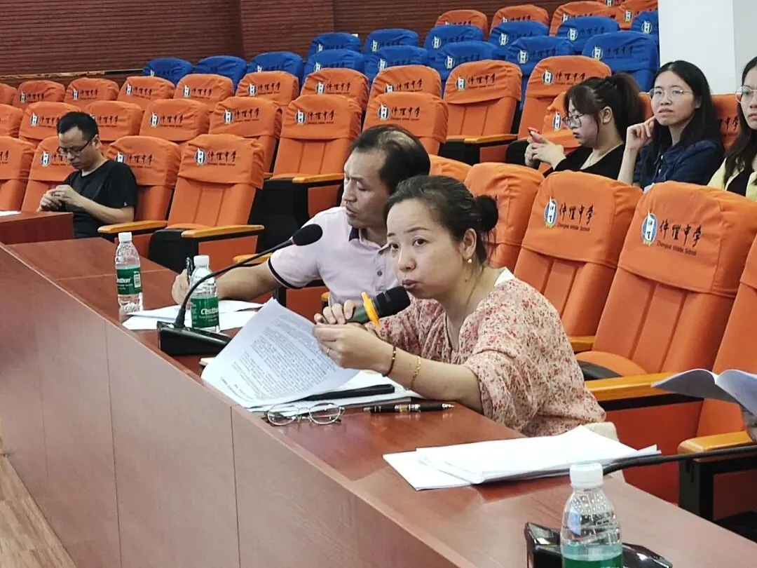 评审组老师进行提问