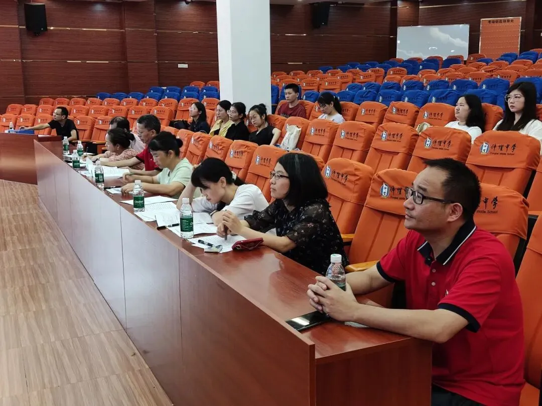 评审组代表宣布鉴定结果