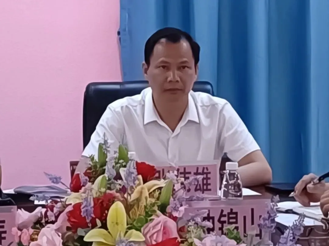 惠州仲恺中学副校长张伟雄提出协作建议