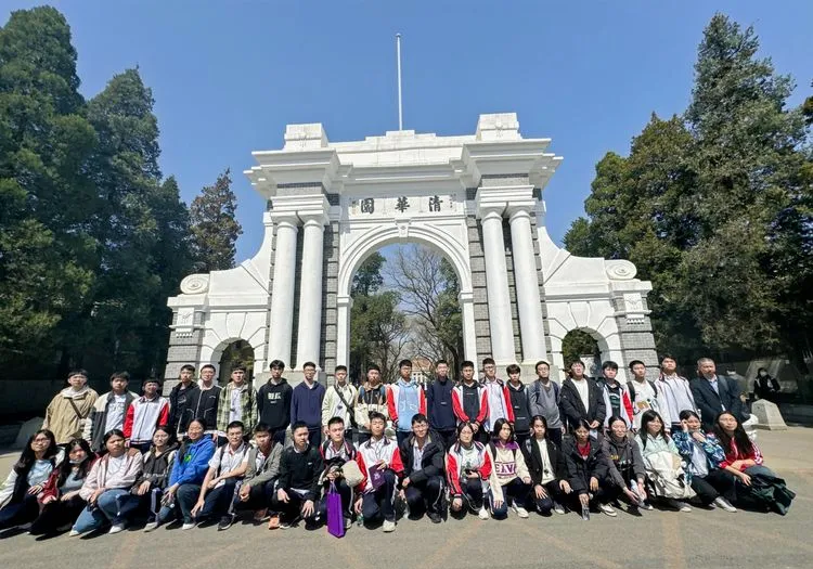 “一中班”学生参与的丰富课外研学活动