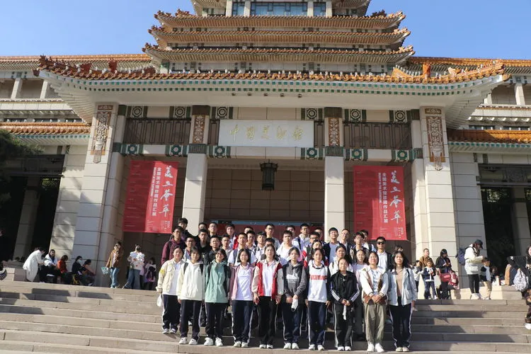 “一中班”学生参与的丰富课外研学活动