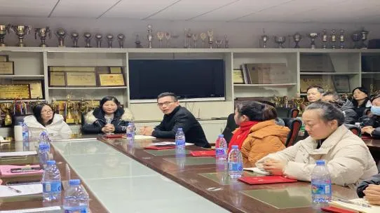 家长代表杨健辉先生发言