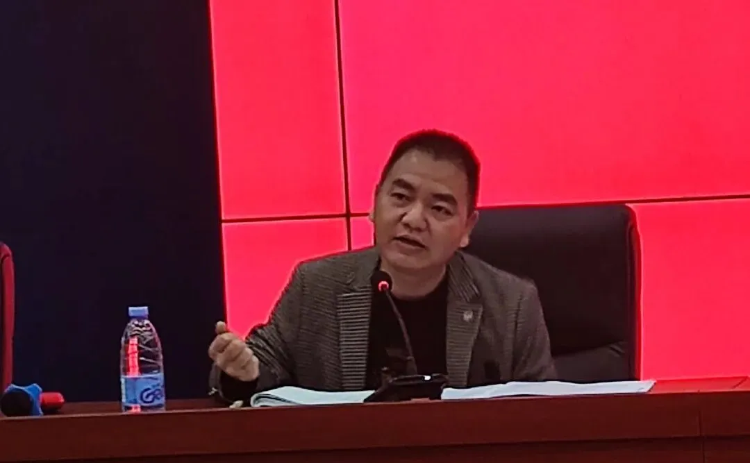 李冰老师为课题研究提出宝贵意见