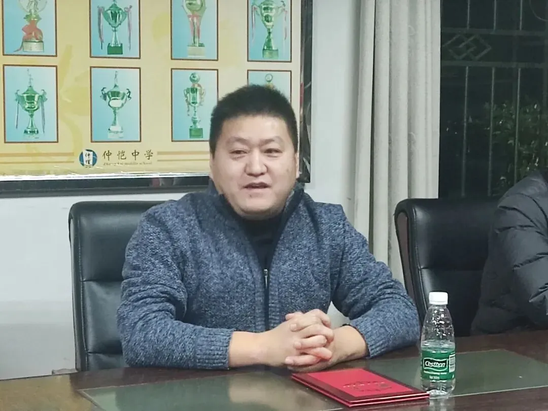 韦平军会长宣读家委会章程