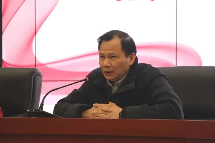 副校长张伟雄作总结发言