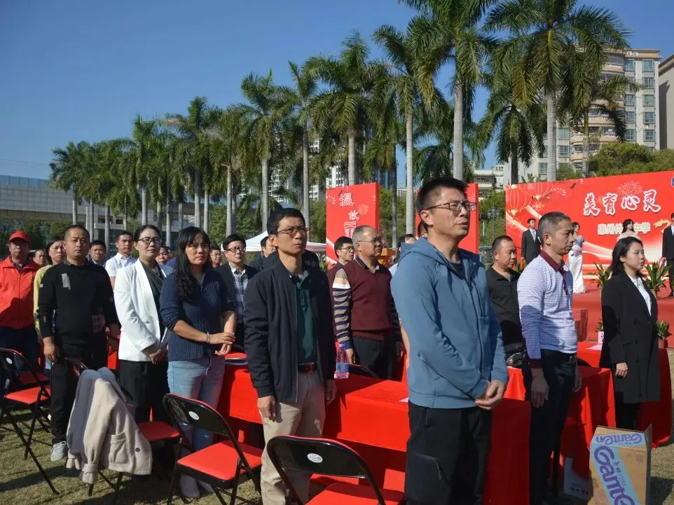 观众席座无虚席,师生们热情高涨