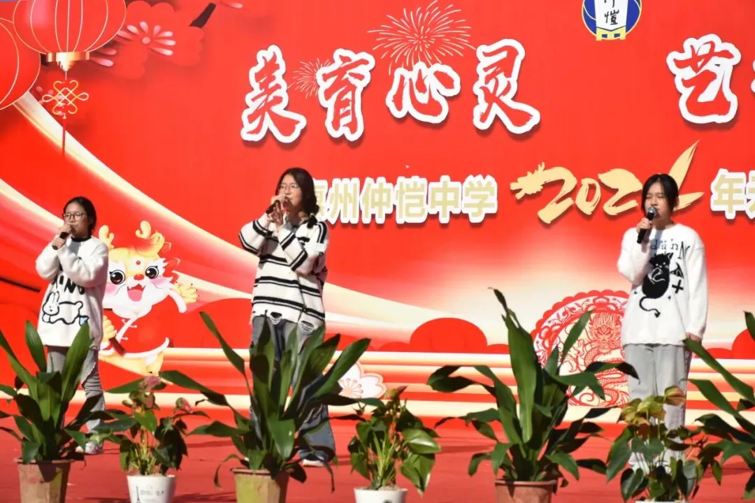 文艺汇演圆满结束,全体演职人员合影留念