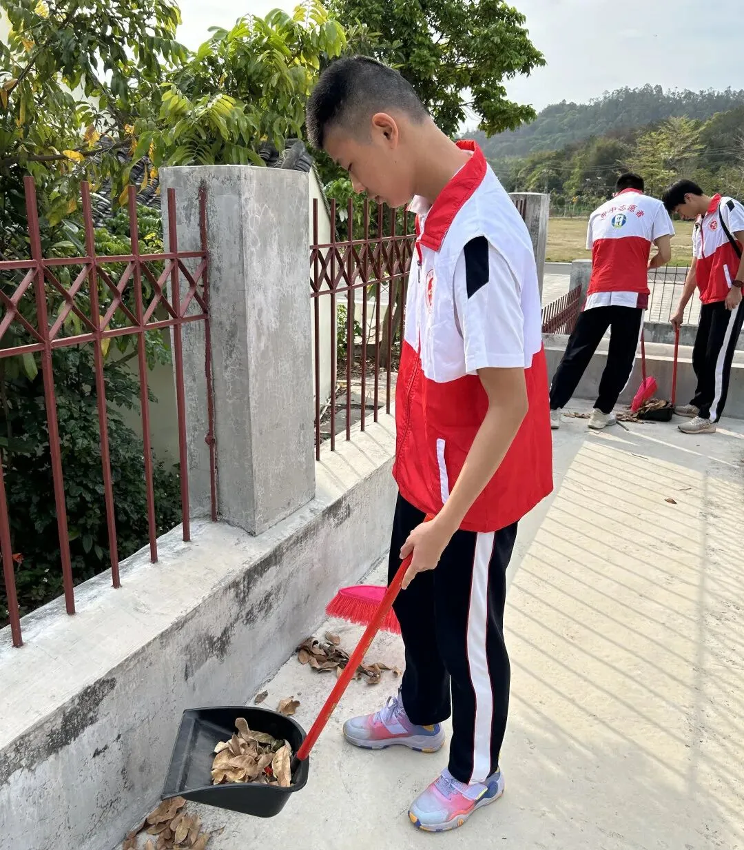 庄严肃穆的廖仲恺先生衣冠冢纪念碑