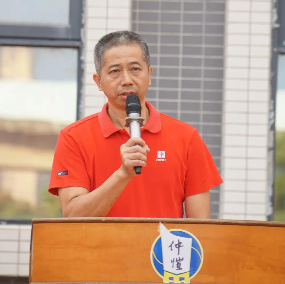 高二年级主任卢华林寄语学生