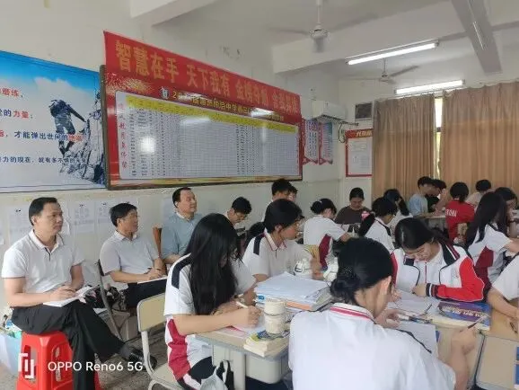 学生展示学习成果
