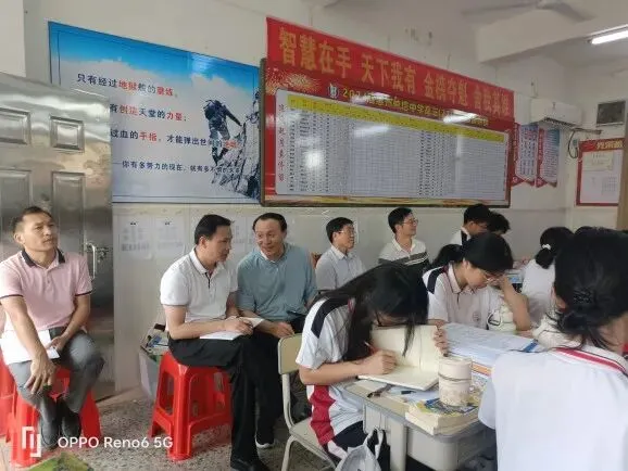 教师指导学生学习