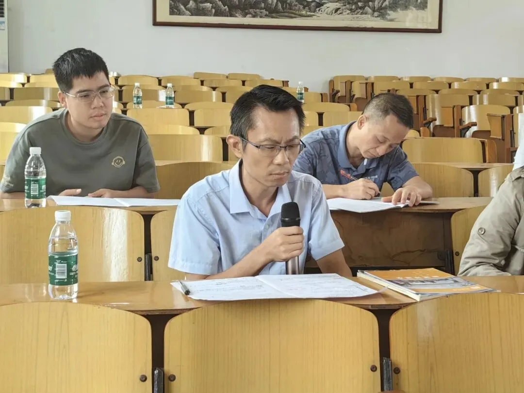 点评教师提出建设性意见