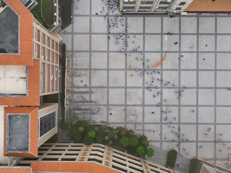 快速集结到运动场,清点人数