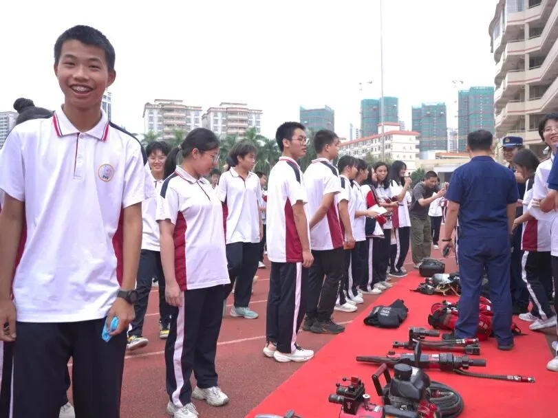 演练活动在热烈的掌声中圆满结束