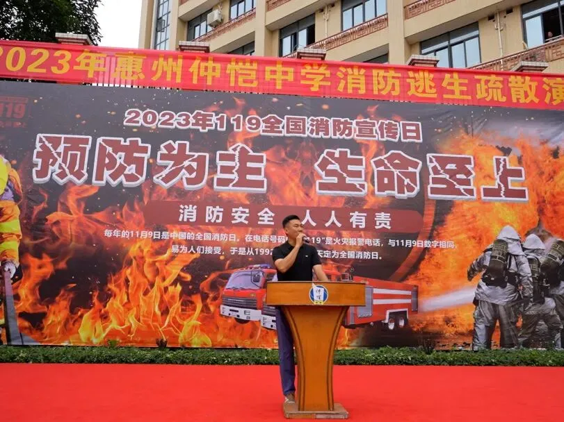 罗凯锋主任对演练进行总结