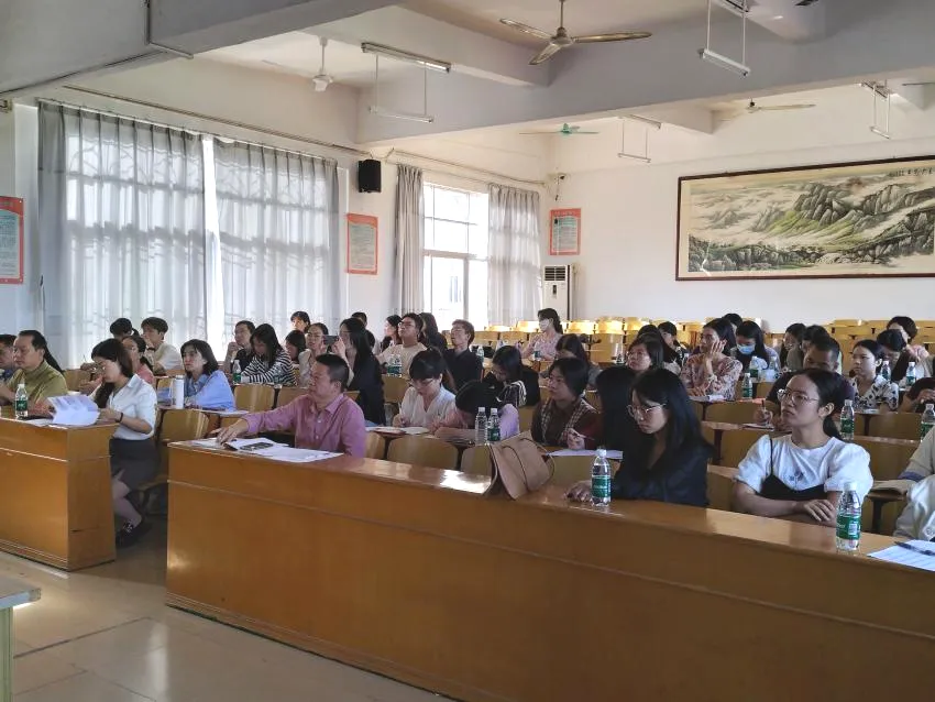 参会教师合影留念