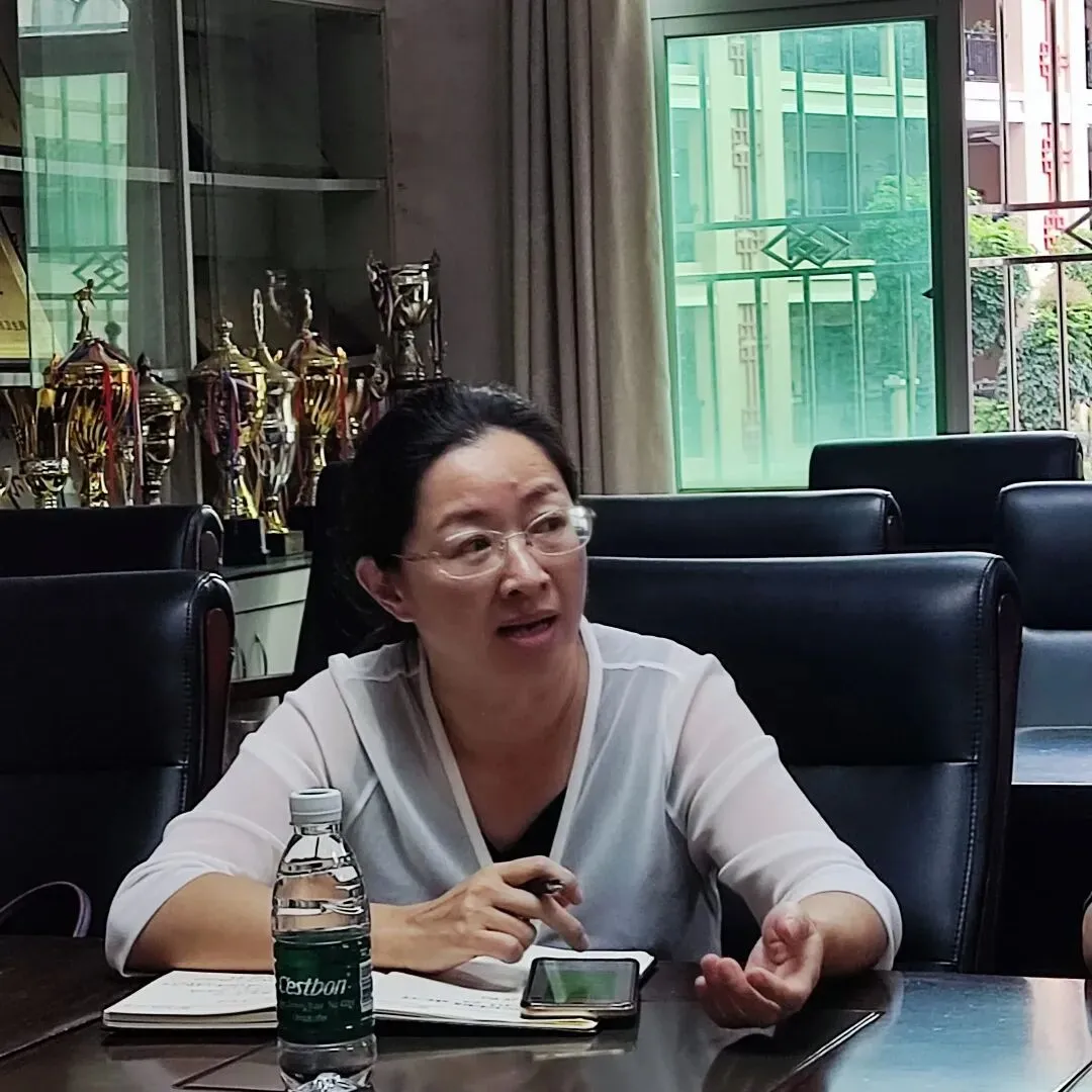 与会教师积极参与讨论,分享见解