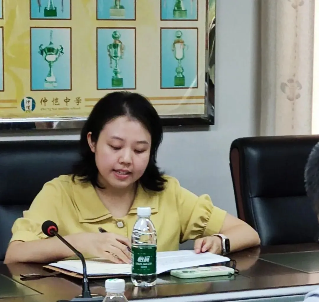 会议现场,学校领导及教务教研人员齐聚一堂