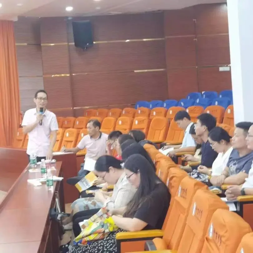 李红庆老师与教师互动交流