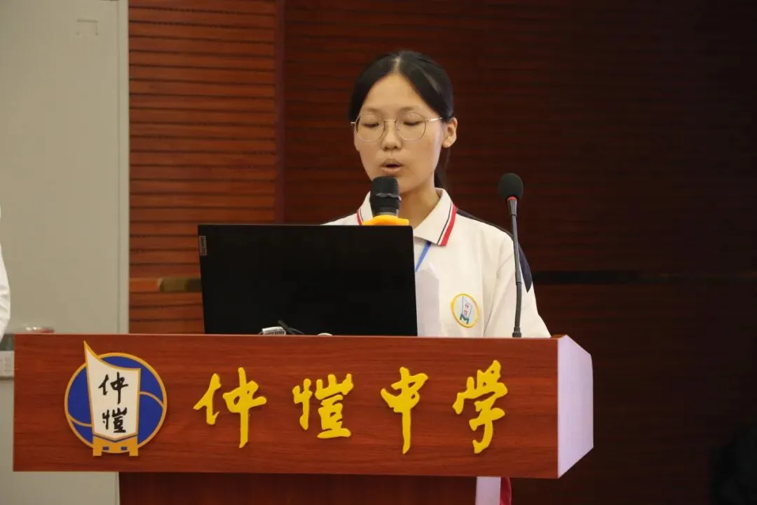 学生代表刘思婷同学在发言