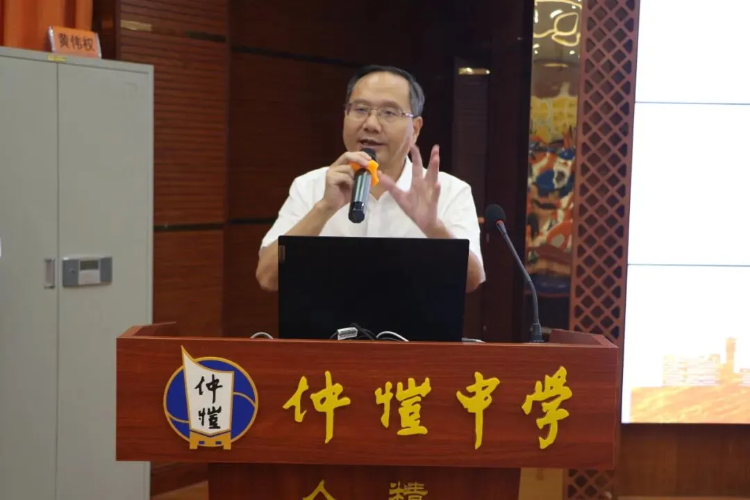 惠州仲恺中学校长张干丁致辞
