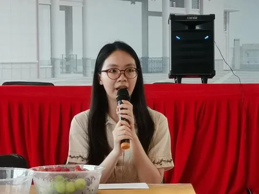 教师们对学校发展提出建议