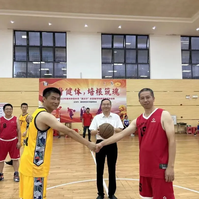 比赛现场气氛热烈