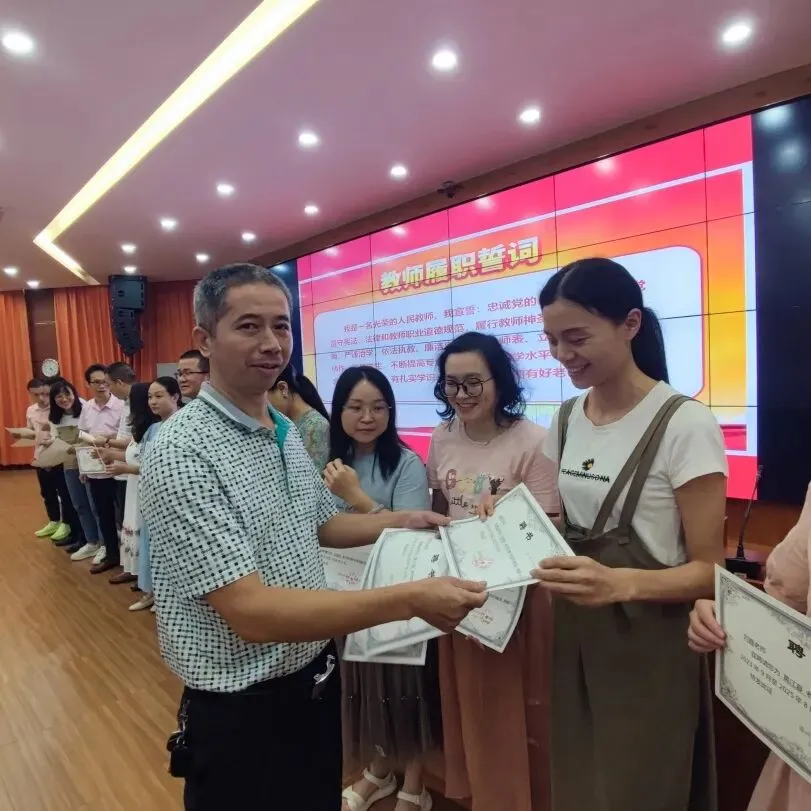 “青蓝工程”师徒结对仪式现场