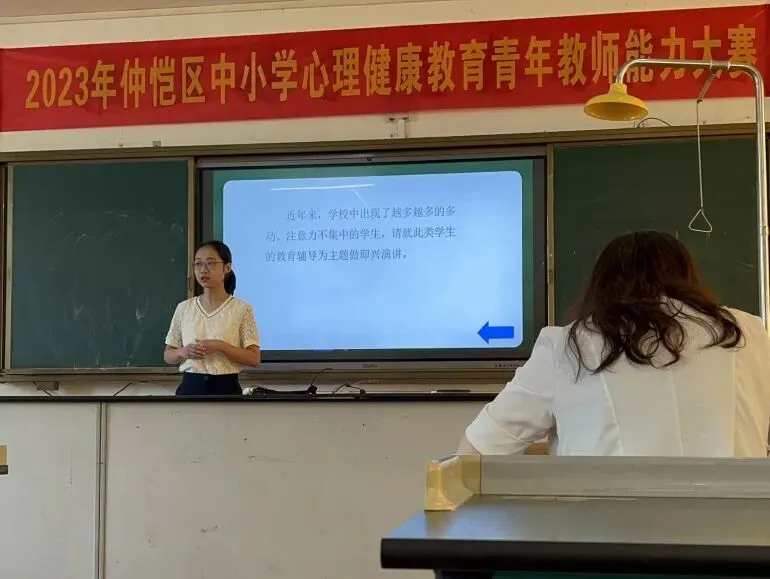小学组选手进行即兴演讲