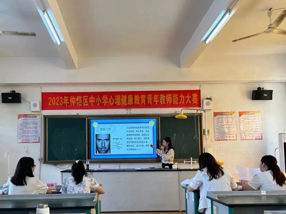 初中组学生积极参与