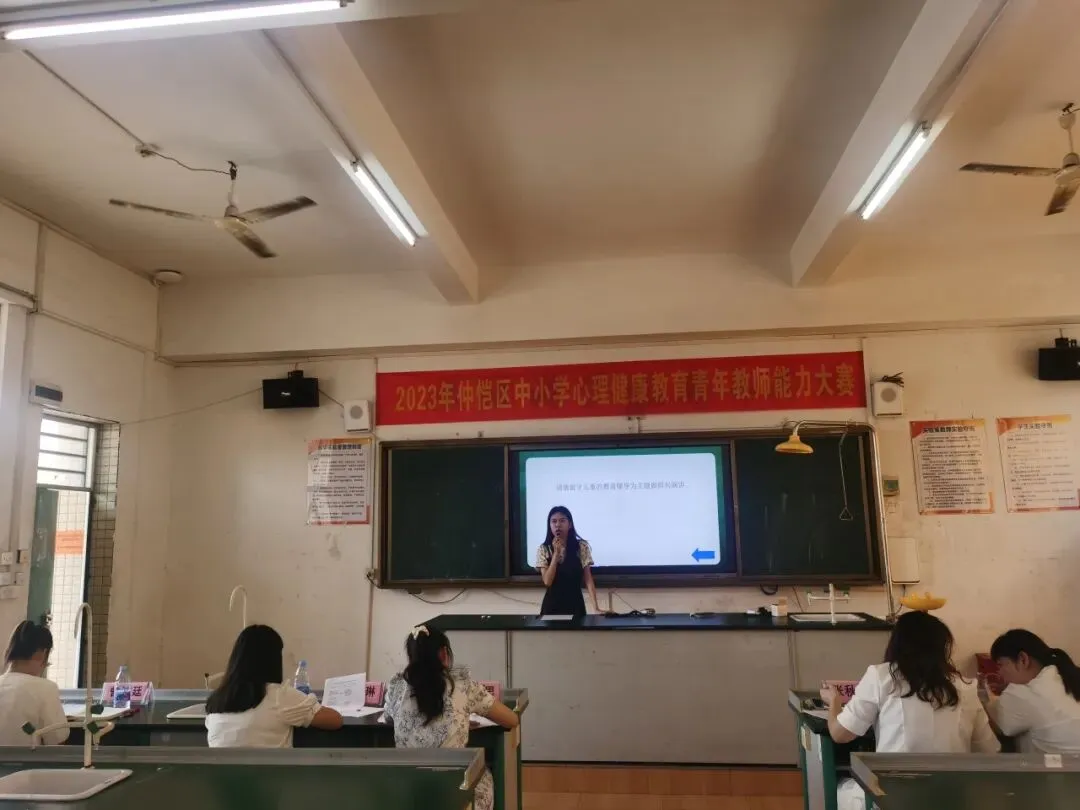 初中组选手自信演讲