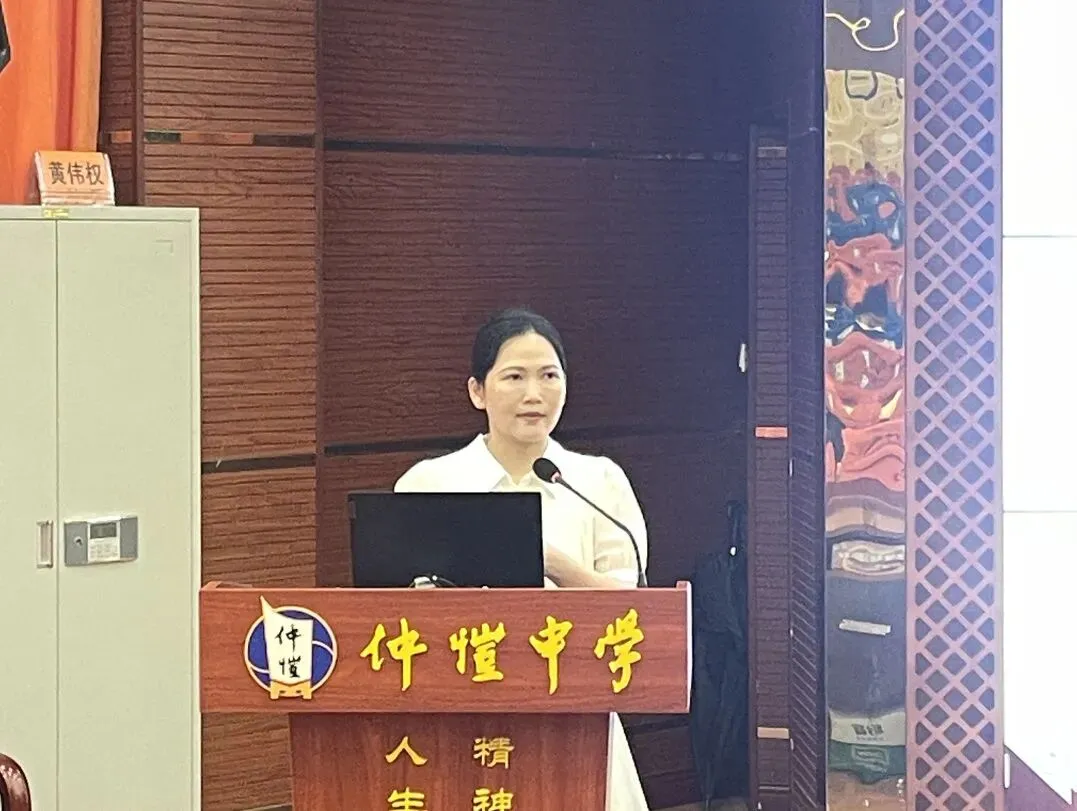 试题研究中心组工作汇报