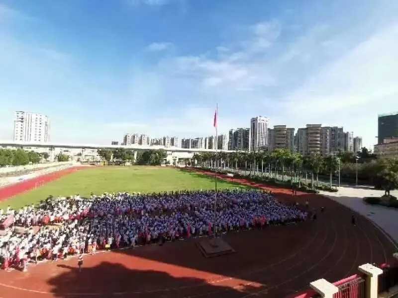 仪式结束,全体师生合影留念