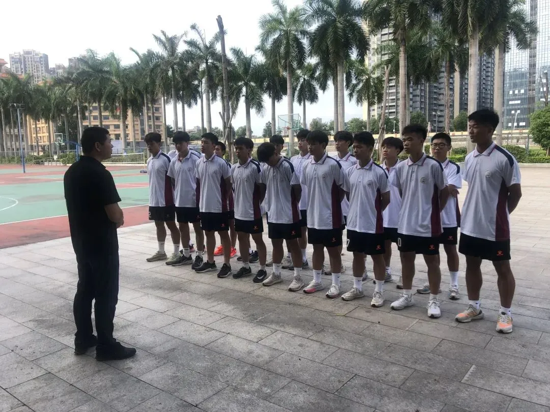文体处主任黄建文为集训队员作动员讲话