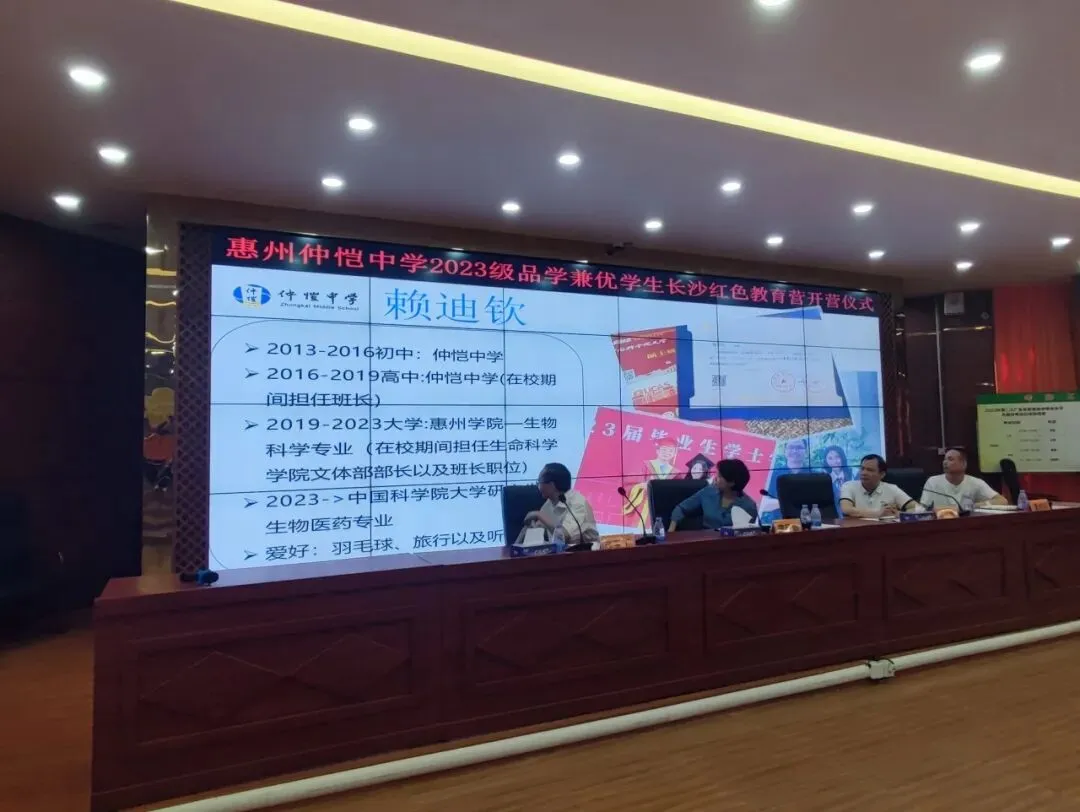 毕业生代表刘宝宁分享经验