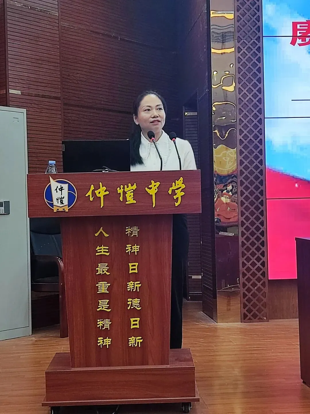 家长代表文莉女士发言