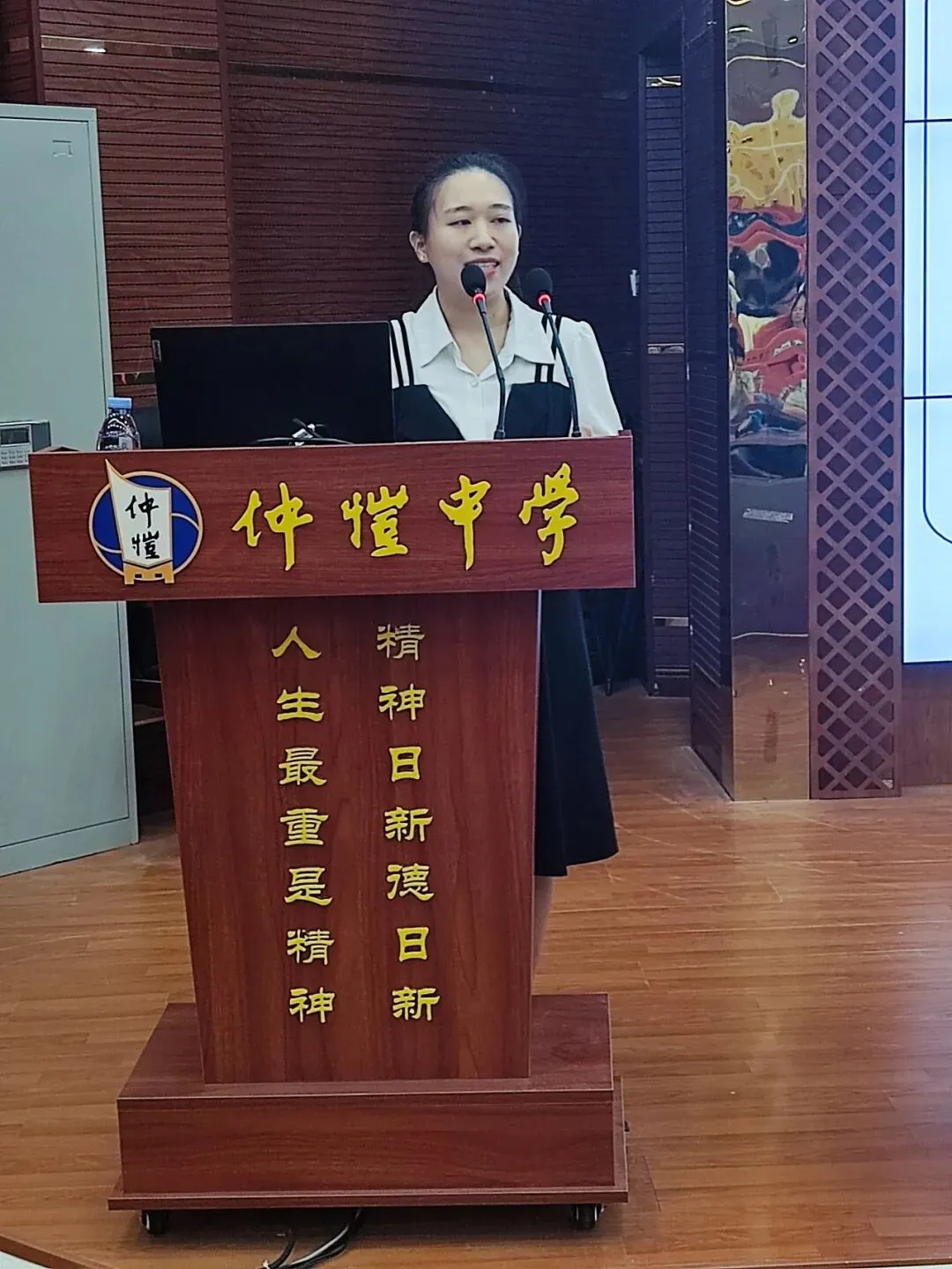 学生代表王展发言