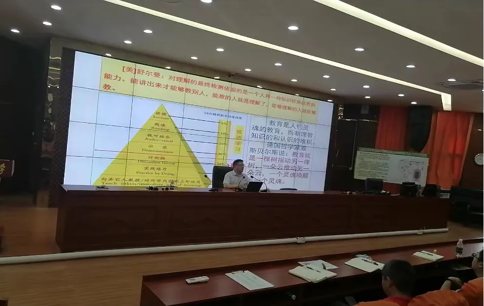 教师应成为学生成长的引路人