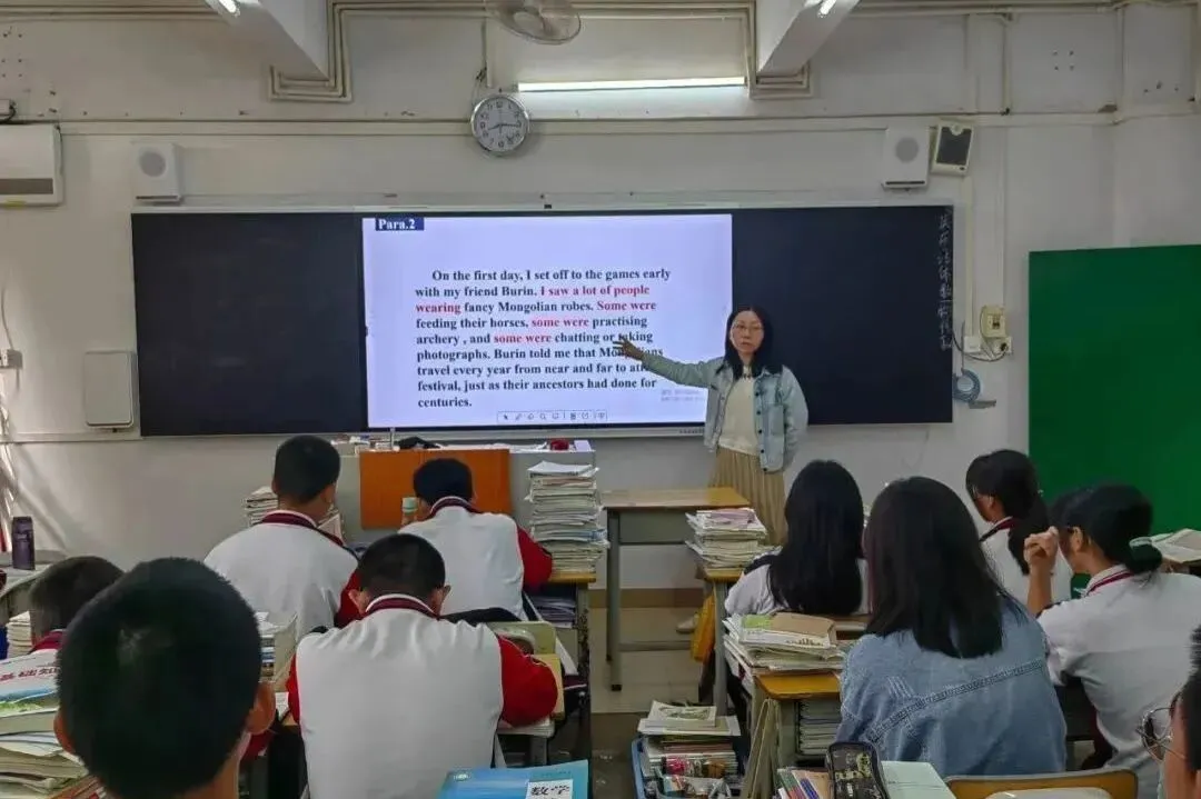 惠州一中张静老师在惠州一中班授课
