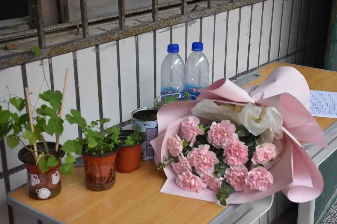 年级家长会现场照片