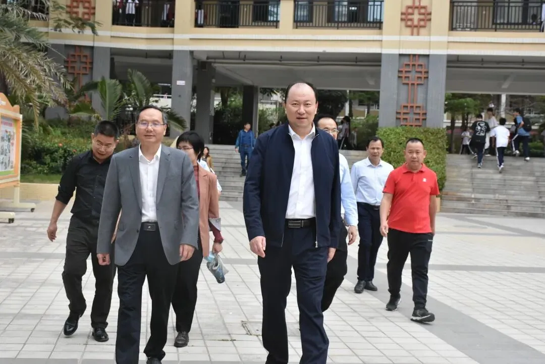 仲恺高新区区委常委程矛同志一行来校慰问