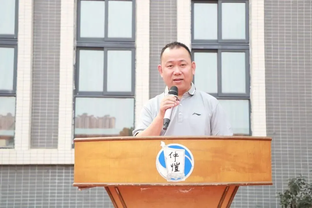 郑子平书记做军训总结讲话