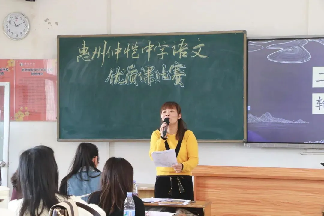 评委老师对参赛教师进行点评