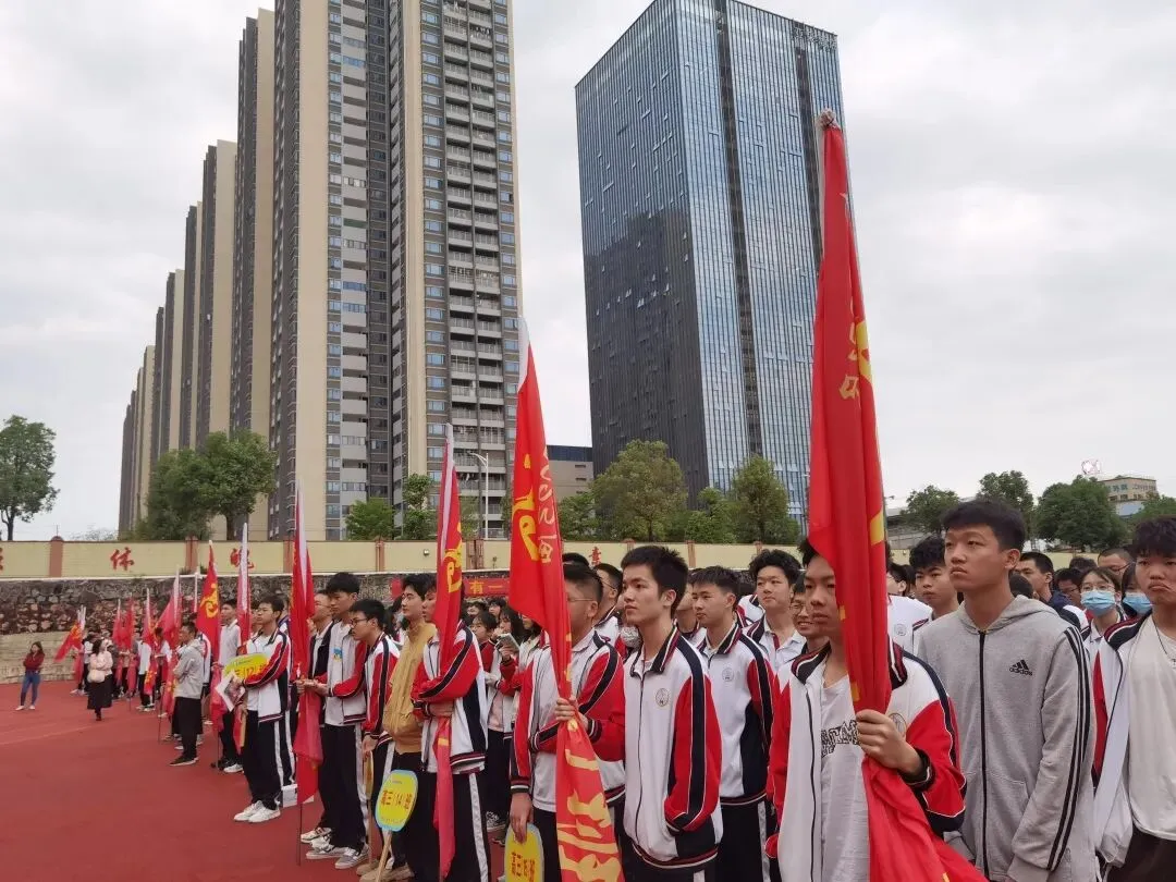全体师生齐唱国歌