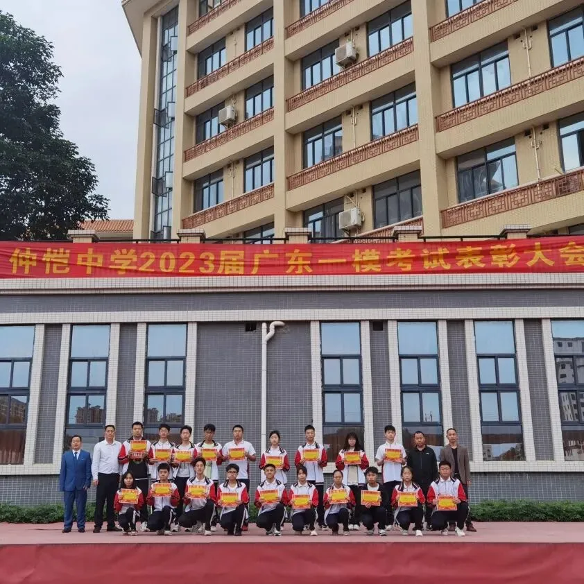 获奖学生代表发言,分享学习经验