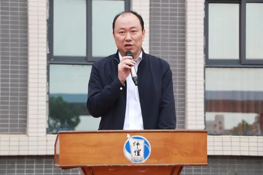 原惠州仲恺中学校长方文良讲话