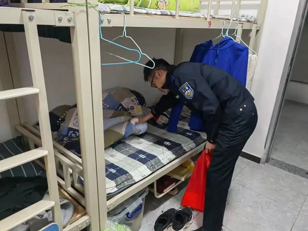钟锦山副校长和唐永传副校长在动员会上发表讲话